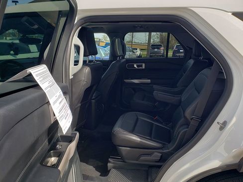 Used 2023 Ford Explorer XLT w/ Equipment Group 202A AWD/4WD image 7