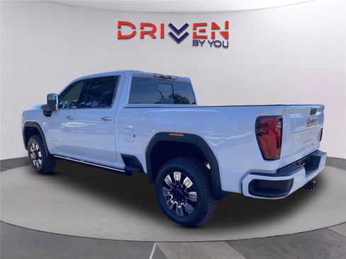 New 2026 GMC Sierra 2500 Denali w/ Denali Reserve Package AWD/4WD image 6