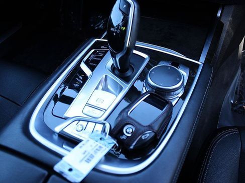 Used 2016 BMW 740i RWD image 25