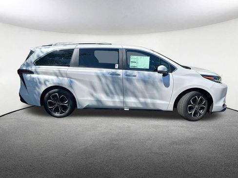 New 2026 Toyota Sienna Platinum AWD/4WD image 10
