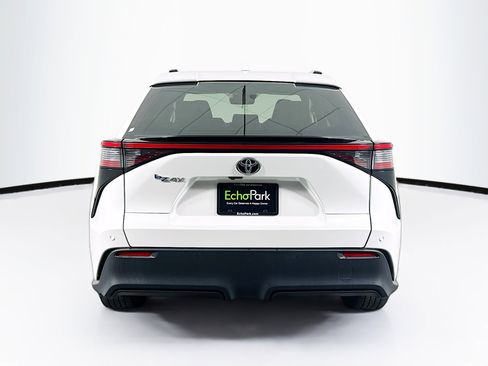 Used 2023 Toyota bZ4X XLE w/ Weather Package image 7