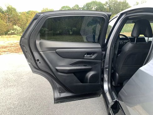 Used 2023 Nissan Ariya AWD image 17