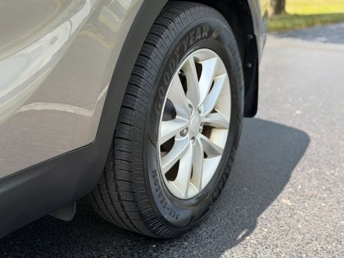 Used 2016 Kia Sorento L FWD image 9