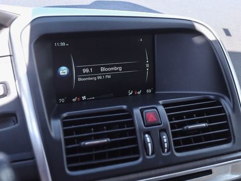 Used 2016 Volvo XC60 T5 Premier w/ Proximity Package AWD/4WD image 18