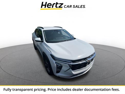 Used 2025 Chevrolet Trax LT w/ LT Convenience Package FWD image 1