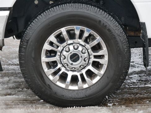 Certified 2022 Ford F250 XLT w/ XLT Premium Package image 9