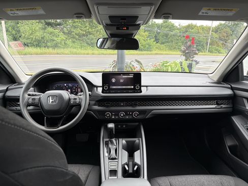 Used 2025 Honda Accord LX image 9
