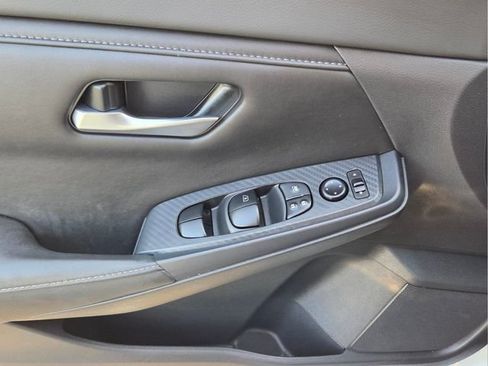 Used 2022 Nissan Sentra SV FWD image 32