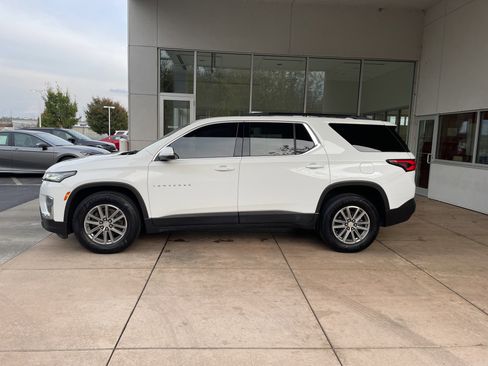 Used 2023 Chevrolet Traverse LT image 19