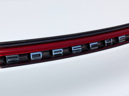 Certified 2025 Porsche Macan AWD/4WD image 29