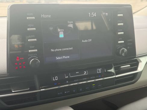 Used 2024 Toyota Sienna LE image 23