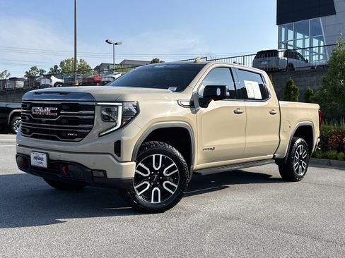 Used 2023 GMC Sierra 1500 AT4 w/ Technology Package AWD/4WD image 5
