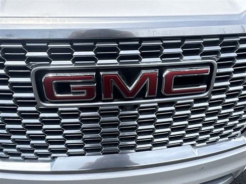 Certified 2021 GMC Yukon XL Denali w/ Denali Premium Package AWD/4WD image 32