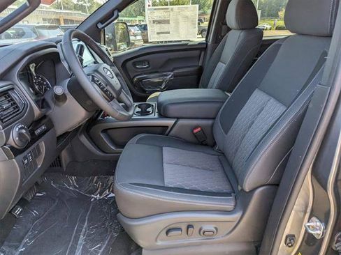Used 2024 Nissan Titan SV w/ SV Convenience Package image 6