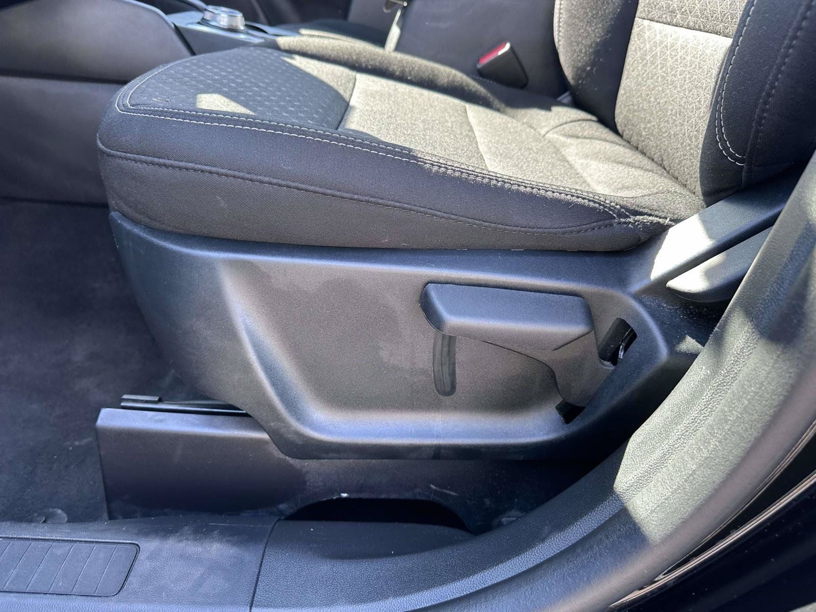 Used 2025 Ford Escape Active AWD/4WD image 11