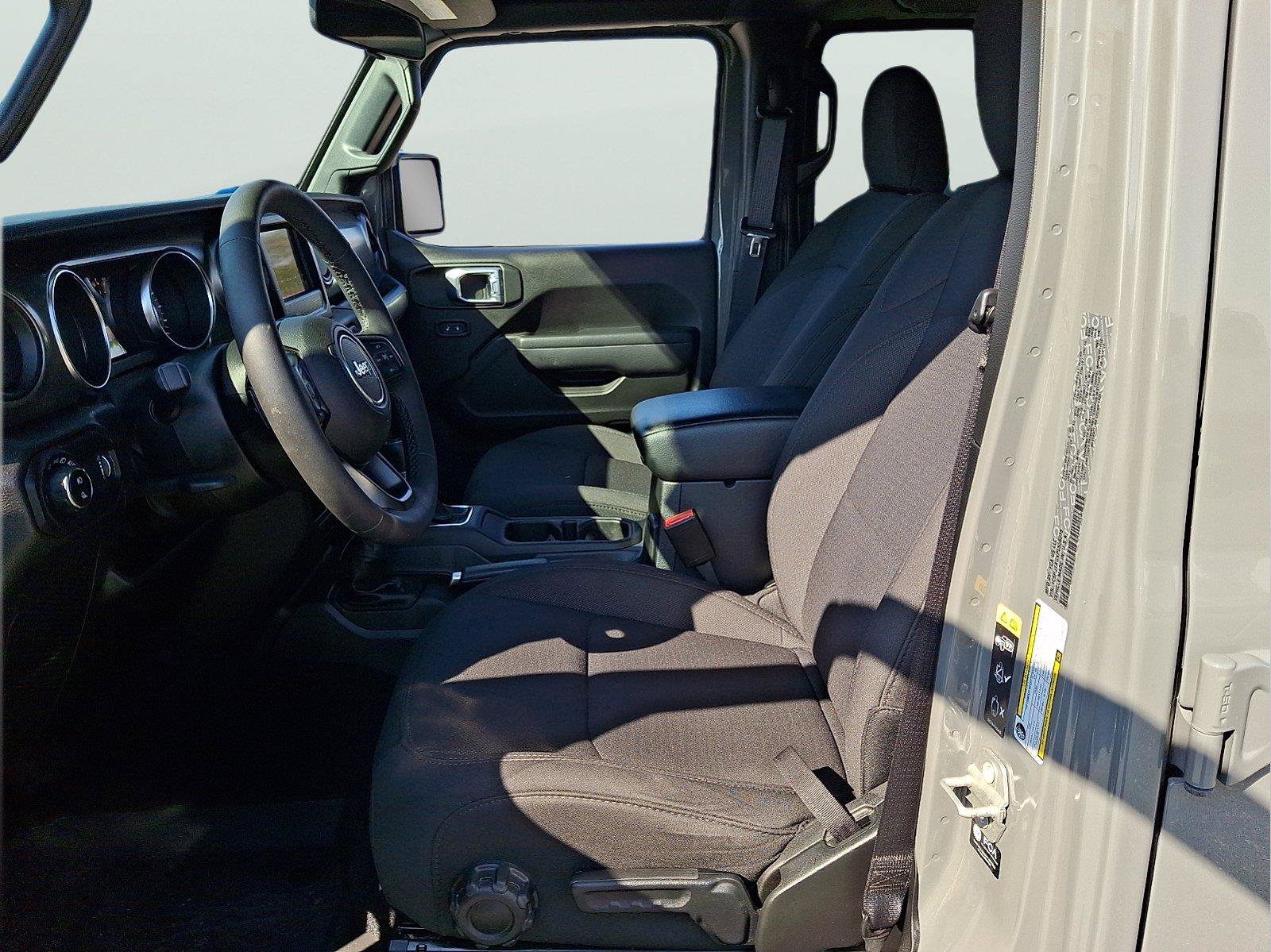Used 2023 Jeep Gladiator Sport AWD/4WD image 11