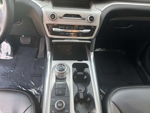 Used 2023 Ford Explorer XLT w/ Equipment Group 202A AWD/4WD image 28