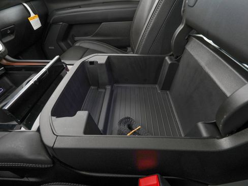 Used 2026 GMC Yukon Denali w/ Advanced Technology Package image 32