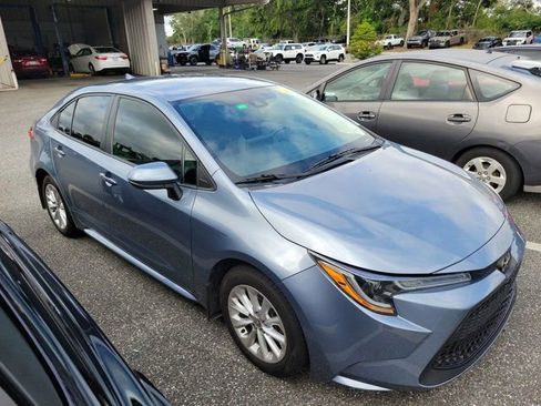 Used 2021 Toyota Corolla LE w/ LE Convenience Package FWD image 3