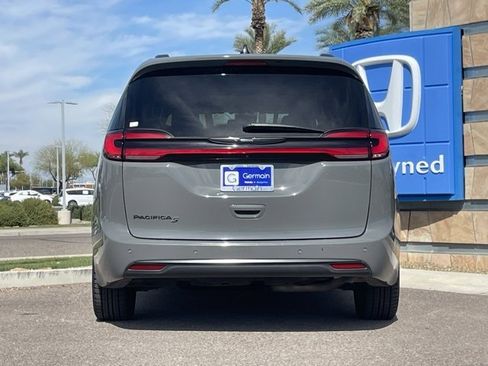 Used 2023 Chrysler Pacifica Touring-L w/ Uconnect Theater Family Group image 7