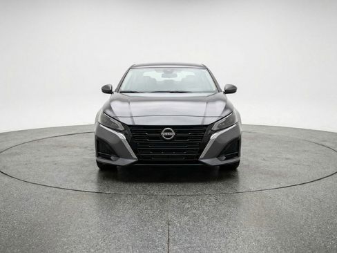 Used 2025 Nissan Altima 2.5 SV image 2