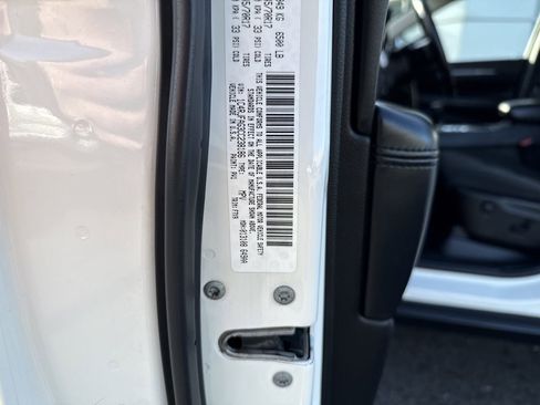 Used 2012 Jeep Grand Cherokee Laredo w/ Laredo E Group image 24