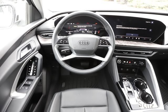 Used 2025 Audi Q5 Premium w/ Convenience Package AWD/4WD image 16
