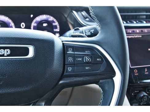 Used 2023 Jeep Grand Cherokee L Limited w/ Black Appearance Package image 24