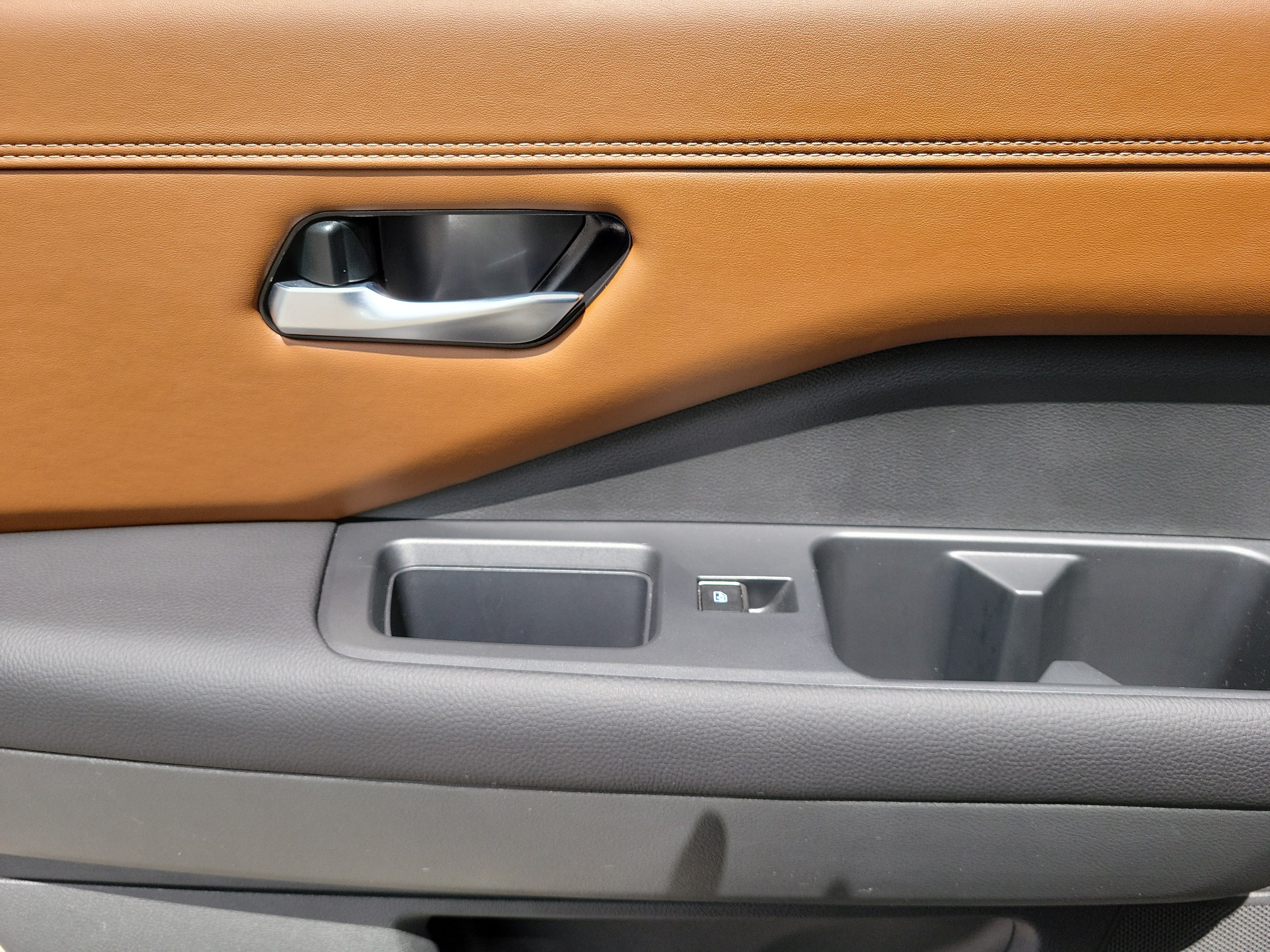 Certified 2025 Nissan Pathfinder Platinum w/ Cargo Package FWD image 20