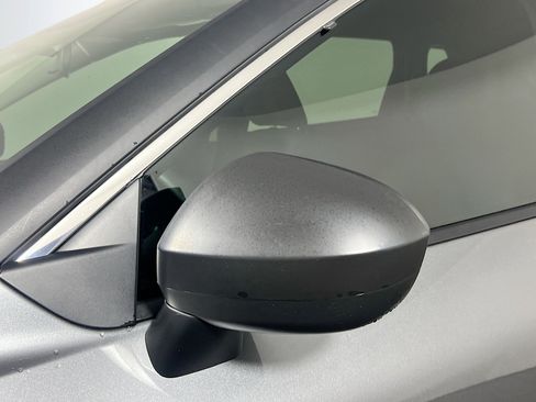 Used 2024 Nissan Rogue S FWD image 12