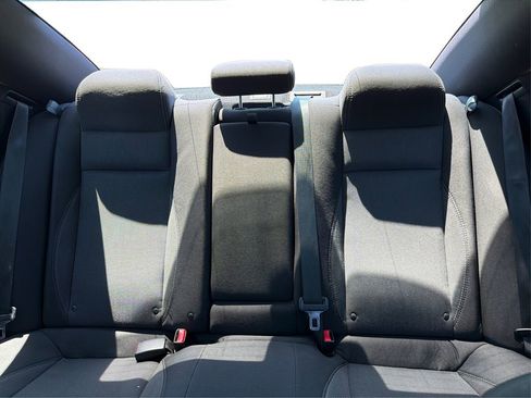 Used 2016 Dodge Charger SE RWD image 15