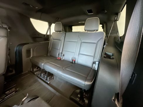 Used 2021 GMC Yukon XL SLT w/ SLT Premium Package AWD/4WD image 24