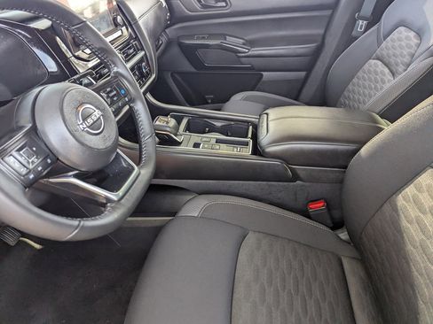 Certified 2024 Nissan Pathfinder SV w/ Lighting Package (N92) image 17