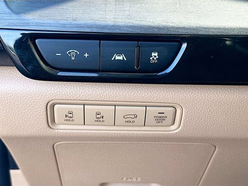 Certified 2024 Kia Carnival EX FWD image 10