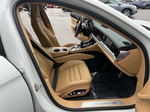 Used 2018 Porsche Panamera 4S image 33