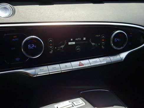 Used 2025 Genesis GV70 2.5T AWD/4WD image 16