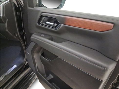 Certified 2025 GMC Yukon Denali image 15