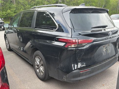 Used 2022 Toyota Sienna LE AWD/4WD image 9