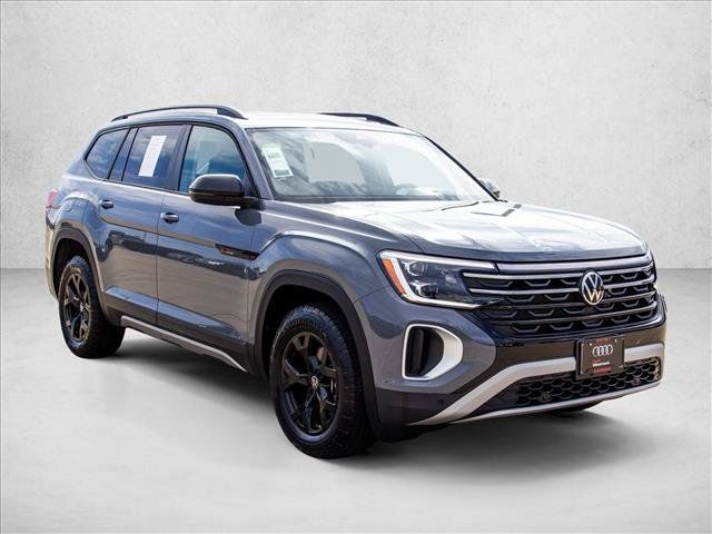 Used 2024 Volkswagen Atlas Peak Edition SEL AWD/4WD image 3
