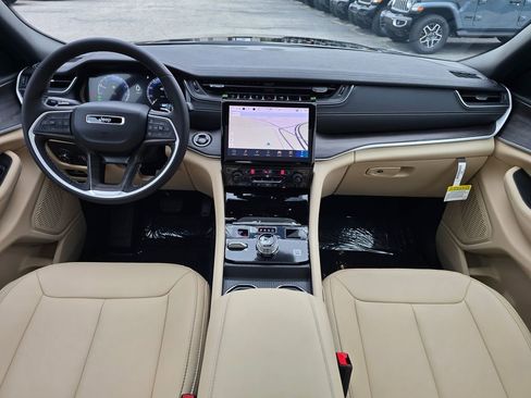 New 2025 Jeep Grand Cherokee Limited AWD/4WD image 7