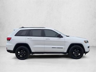Used 2018 Jeep Grand Cherokee Laredo AWD/4WD video 4