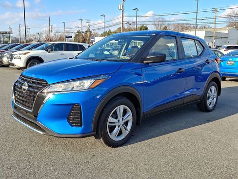 Certified 2025 Nissan Kicks Play S image 3