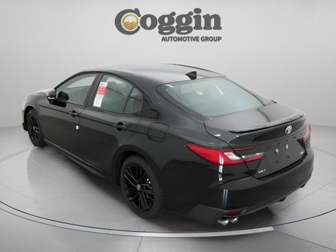 New 2026 Toyota Camry SE image 10