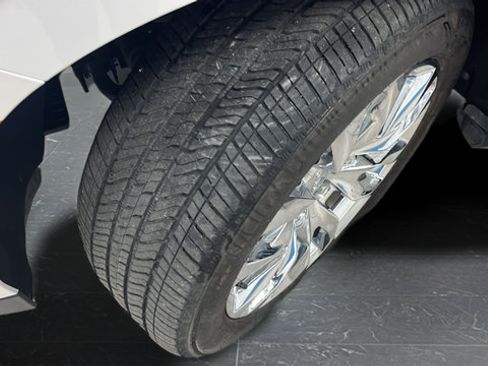 Used 2024 GMC Yukon XL Denali AWD/4WD image 40