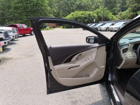 Used 2014 Buick LaCrosse Premium w/ Driver Confidence Package FWD image 18