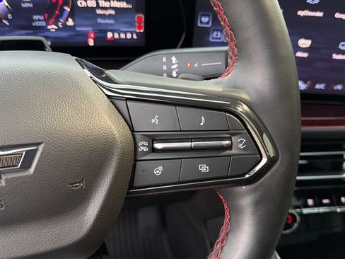 Used 2024 Chevrolet Traverse RS FWD image 23