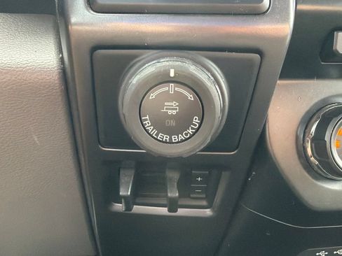 Used 2018 Ford F150 XLT w/ Equipment Group 302A Luxury AWD/4WD image 31