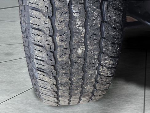 Used 2024 GMC Yukon XL AT4 w/ Technology Package image 36