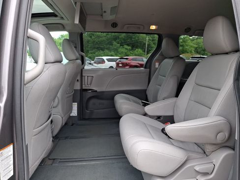 Used 2016 Toyota Sienna XLE Premium AWD/4WD image 11
