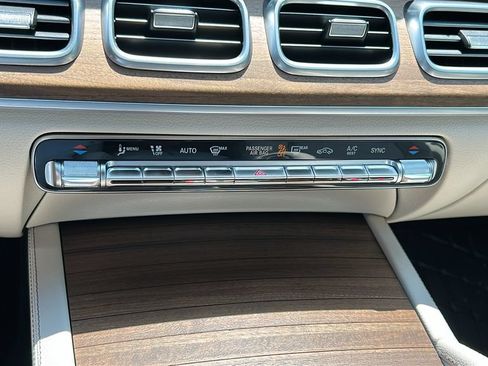 Used 2025 Mercedes-Benz GLS 450 4MATIC image 17